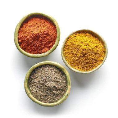 Çeşitli baharatlar kâse