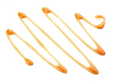 Beyaz zemin üzerine Karamel Sos