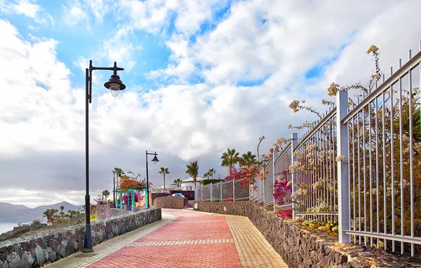 Rua a pé em Puerto del Carmen, Ilha Lanzarote — Fotografia de Stock