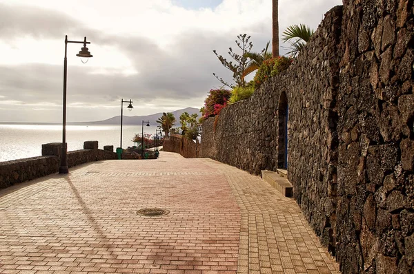 Rua a pé em Puerto del Carmen, Ilha Lanzarote — Fotografia de Stock