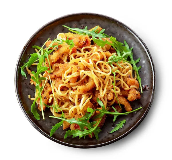 Placa de fideos asiáticos con carne frita — Foto de Stock