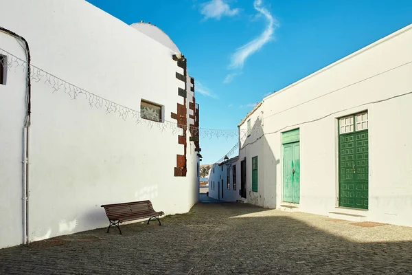 Gatuvy över Teguise stad i Lanzarote Island, Spanien — Stockfoto