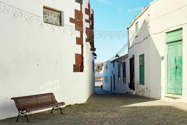 Vue sur la rue de la ville de Teguise, île de Lanzarote, Espagne — Photo