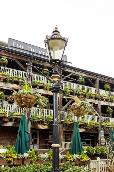 The Dickens Inn, historical pub in London — Stock Photo, Image