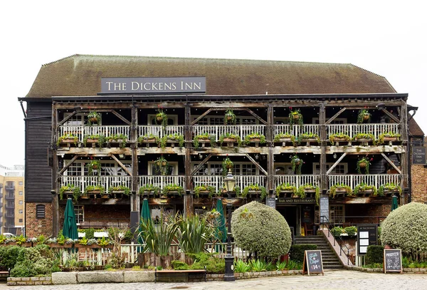 The Dickens Inn, historical pub in London — Stock Photo, Image