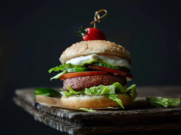 Färsk välsmakande köttfri hamburgare — Stockfoto