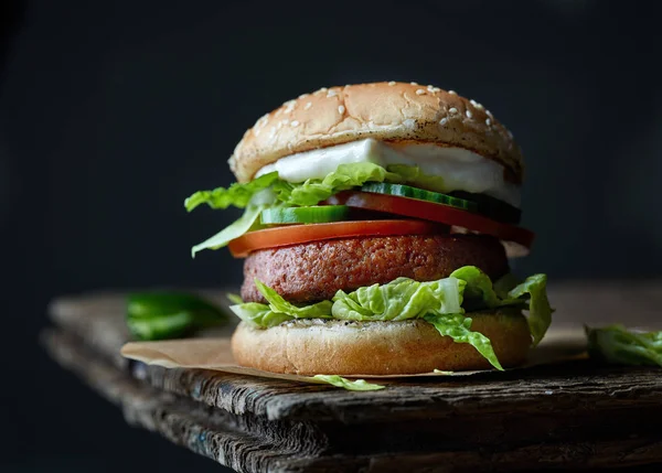 Świeże smaczne mięso za darmo burger — Zdjęcie stockowe