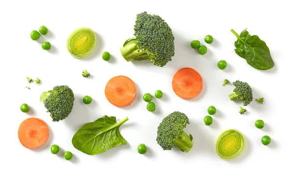Fresh broccoli, carrot and green peas isolated on white backgrou — Stock Photo, Image