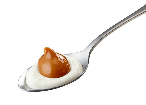 Löffel Joghurt und weiches Karamell — Stockfoto