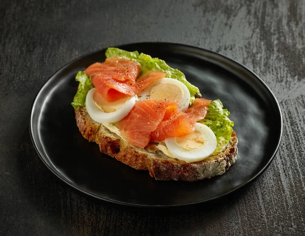 Slice Bread Boiled Egg Salmon Black Plate — Stock Photo, Image