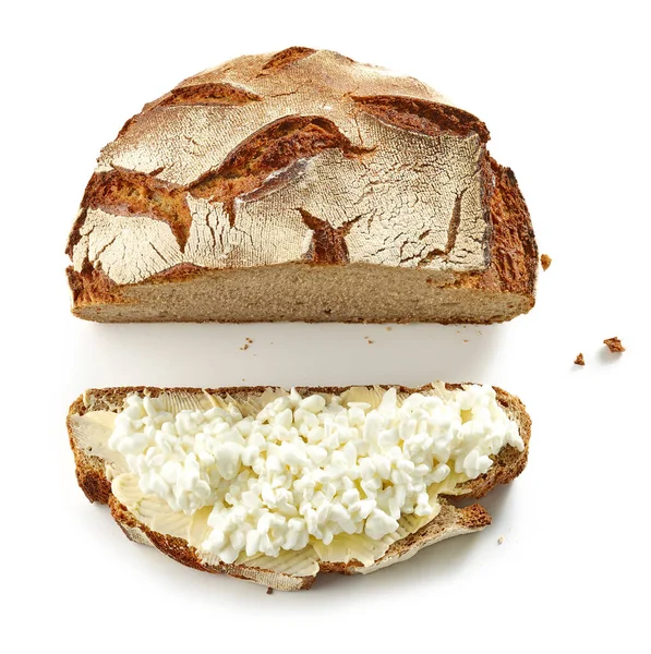 Fatia Pão Com Manteiga Queijo Cottage Fresco Isolado Fundo Branco — Fotografia de Stock