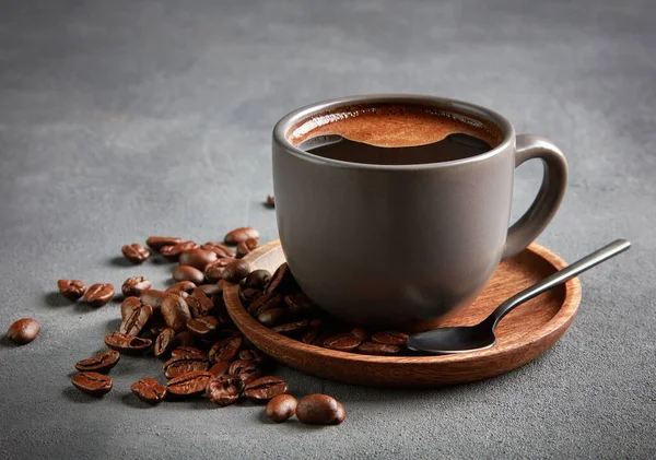 Kopje Zwarte Koffie Grijze Achtergrond — Stockfoto