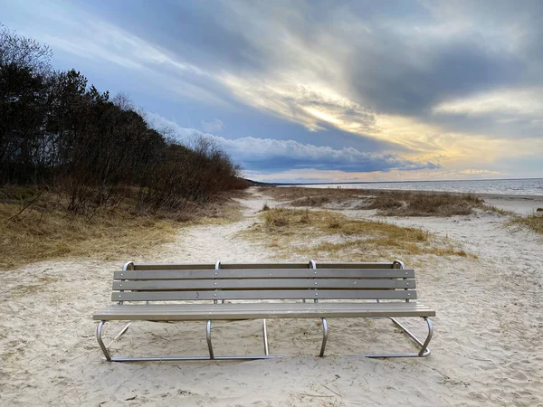 Rahatlamak Için Bank Kullanan Baltık Denizi Manzarası — Stok fotoğraf