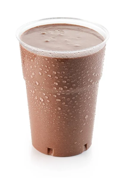 Kahverengi Çikolatalı Milkshake Plastik Bardakta Beyaz Arka Planda Izole — Stok fotoğraf