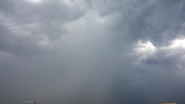 Nuvens de relâmpagos e tempestades em câmera lenta — Vídeo de Stock