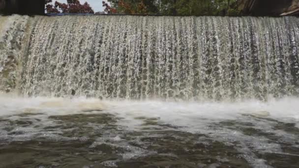 Водопад в замедленной съемке — стоковое видео