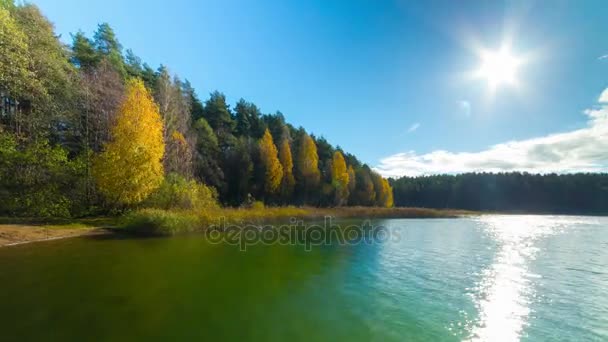 Outono Floresta E Lago, 4K Time-lapse Panorama — Vídeo de Stock