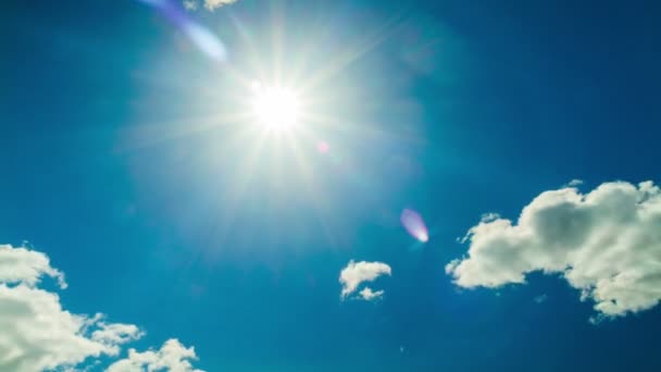 Cielo azul y sol, lapso de tiempo de 4k — Vídeos de Stock