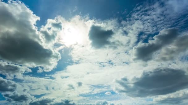 Cielo azul y sol, lapso de tiempo de 4k — Vídeos de Stock