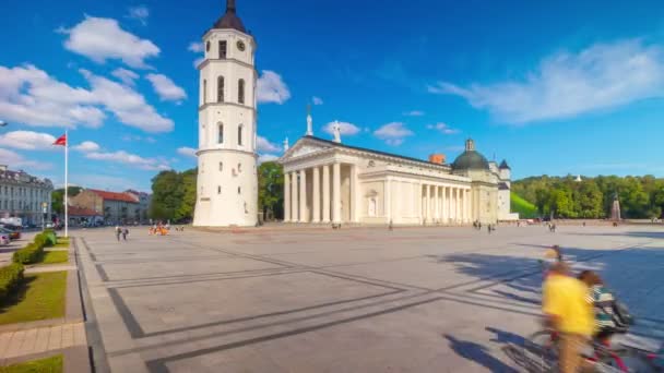 Кафедральная площадь в Вильнюсе, Литва, панорамный тайм-ап в 4К — стоковое видео