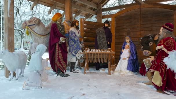 Christmas installation with a newborn Jesus Christ Vilnius, Lithuania — Stock Video