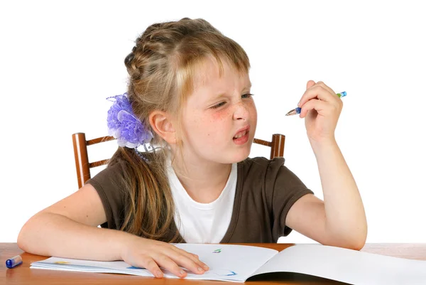 Girl with pout looks at the pen — Stock Photo, Image