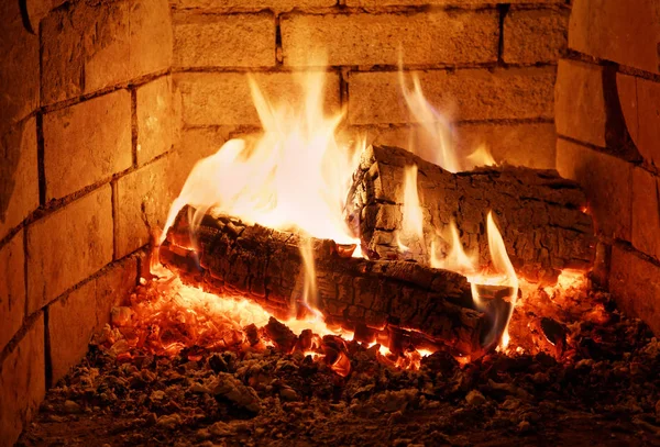 Burning fire wood in a fireplace — Stock Photo, Image