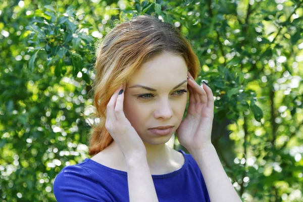 Thoughtful girl by the bush on a summer day — Stock Photo, Image