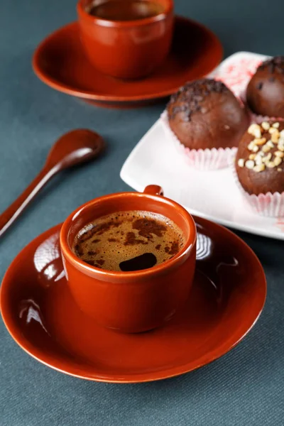 Bir fincan kahve ve kek ile natürmort — Stok fotoğraf