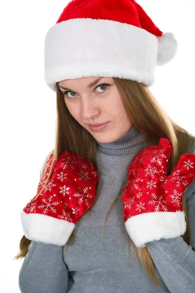 Ragazza in cappello Babbo Natale e guanti invernali su bianco — Foto Stock