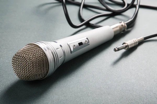 Mikrofon Silver Med Tråd Åsen Bakgrund — Stockfoto