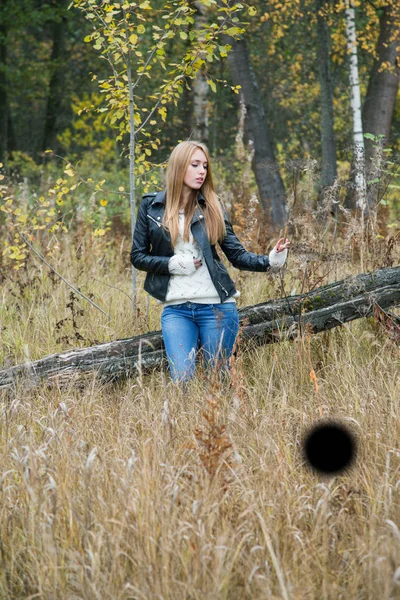 The girl in a leather jacket among a yellow grass — Stock Photo, Image