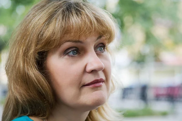 Portrait of middle-aged women in the park summer — Stock Photo, Image