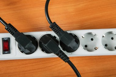 Elektrik uzatma parça tablo telleri ile yakın çekim