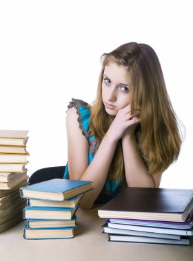 Kazık kitap ve yazma-kitaplar üzerinde beyaz bir backgro kızla