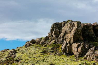 İzlanda kayalık tepe 
