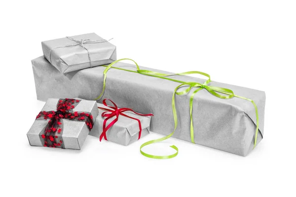 Σύνθεση του χριστουγεννιάτικο δώρο κουτιά που απομονώνονται σε λευκό — Φωτογραφία Αρχείου