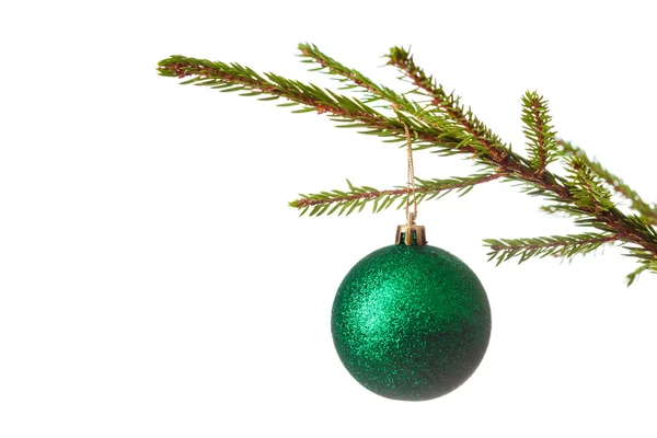 Decorazione bauble su decorato albero di Natale iso — Foto Stock