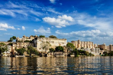 City Palace göletten. Udaipur, Rajasthan