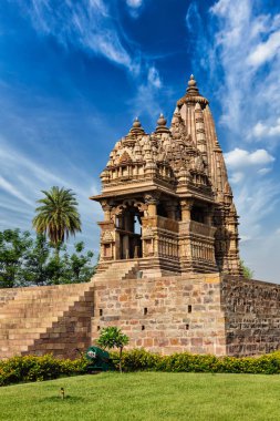 Hindistan 'ın ünlü Khajuraho tapınakları.