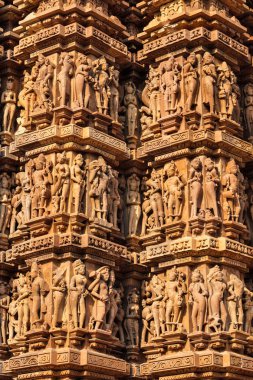 Hindistan, Khajuraho tapınaklarının ünlü heykelleri.