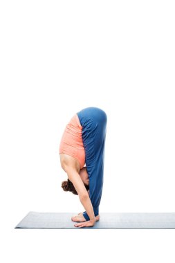 Ashtanga kursuna katıldıktan sonra Vinyasa Yoga Surya Namaskar Sun Salutation yapıyor kadın
