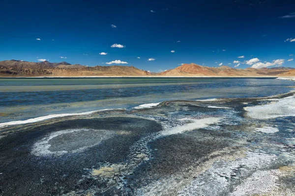 Himalayan lake Tso Kar in Himalayas, Ladakh, India — Stock Photo, Image