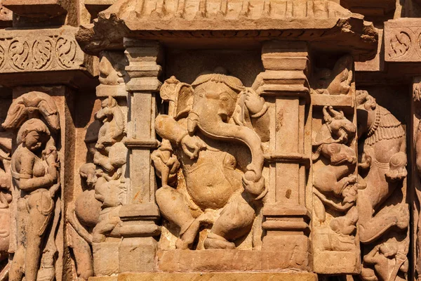 Hindistan, Khajuraho tapınaklarının ünlü heykelleri. — Stok fotoğraf