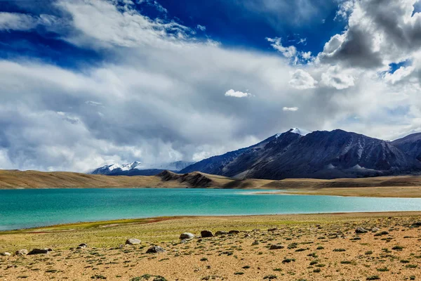 Jezioro Himalajskie Kyagar Tso, Ladakh, Indie — Zdjęcie stockowe