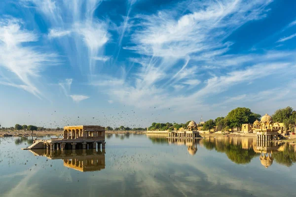 Indická památka Gadi Sagar v Rádžasthánu — Stock fotografie