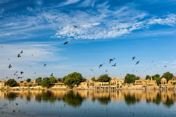 Zabytkowy indyjski Gadi Sagar w Rajasthan — Zdjęcie stockowe