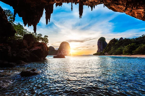 Sunset on Pranang beach. Railay , Krabi Province Thailand — Stock Photo, Image