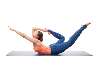 Sportif uygun kadın uygulamaları yoga asana Dhanurasana