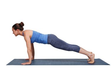 Kadının Yoga Surya Namaskar Sun Salutation asana Utthita cha yapması